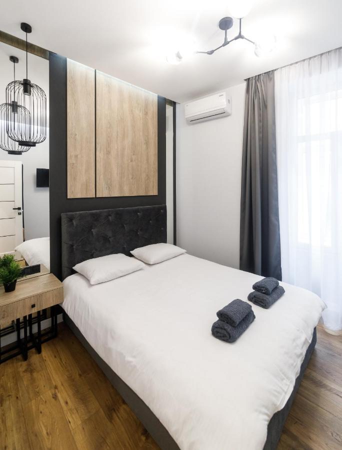 Royal On Hmelnytskogo 37 *